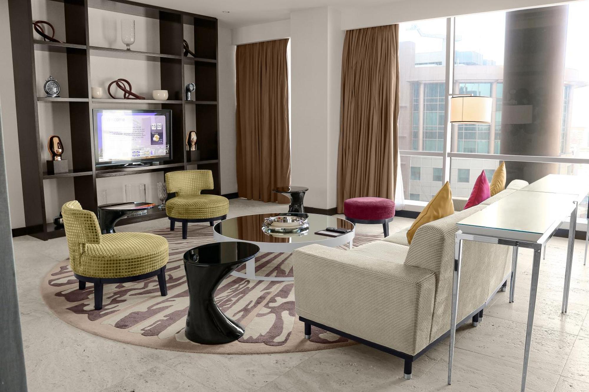 Hotel Millennium Plaza Doha Exterior foto A living room